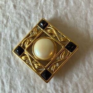Monet: Vintage Art Deco 1.5" Faux Pearl/Black Cab Crystal Brooch